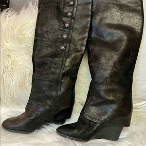 Black leather boots. Size 6